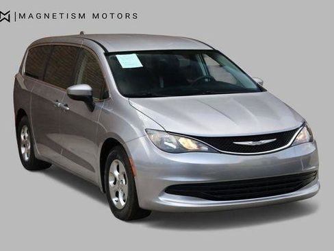 Used 2017 Chrysler Pacifica LX w/ Tire & Wheel Group FWD image 6