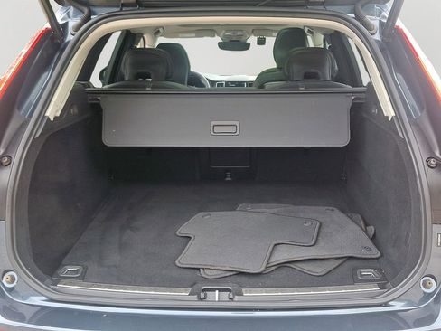 Used 2022 Volvo XC60 B5 Momentum AWD/4WD image 28