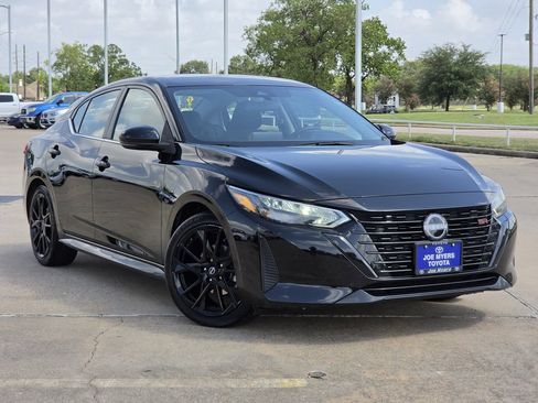 Used 2025 Nissan Sentra SR w/ Midnight Edition FWD image 2