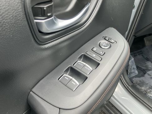 Used 2025 Honda HR-V Sport image 15