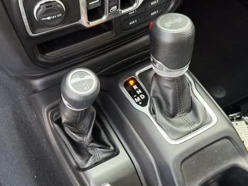 Used 2022 Jeep Wrangler Unlimited Sport AWD/4WD image 24