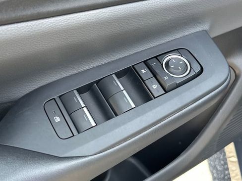 Used 2025 Toyota Prius XLE FWD image 14