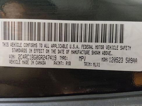 Used 2016 Chrysler Town & Country Touring w/ Driver Convenience Group image 33