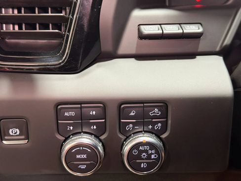 Used 2025 GMC Sierra 2500 AT4 w/ AT4 Premium Plus Package AWD/4WD image 31