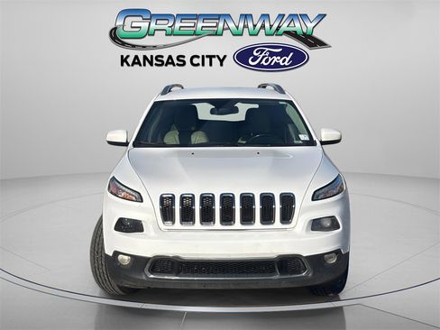 Used 2018 Jeep Cherokee Limited image 2