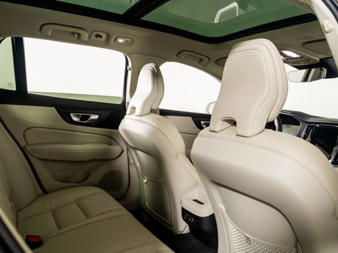 Used 2026 Volvo V60 B5 Cross Country Plus w/ Protection Package Premier image 47