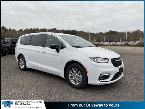 New 2026 Chrysler Pacifica Select image 1