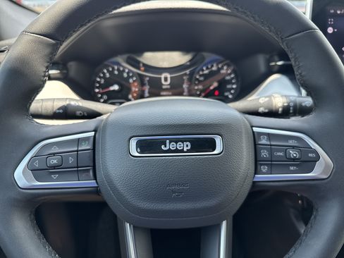 Used 2025 Jeep Compass Limited AWD/4WD image 10