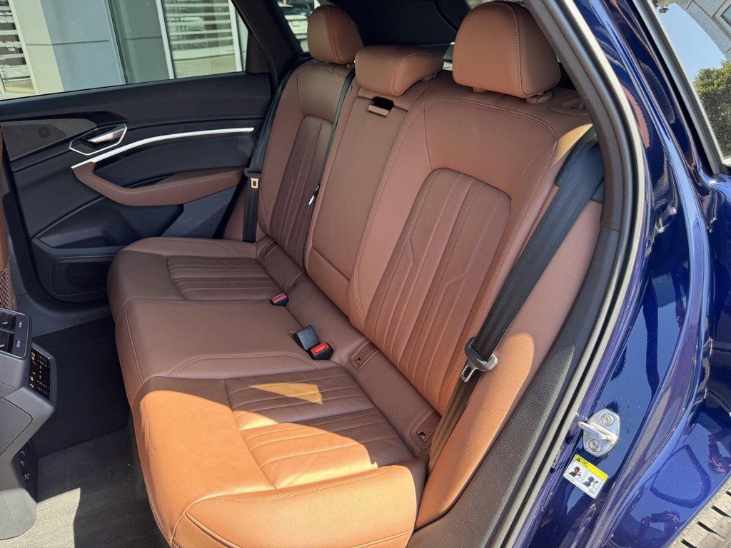 Used 2022 Audi e-tron Premium AWD/4WD image 23