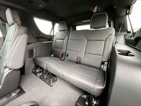 New 2026 Chevrolet Suburban Premier image 28