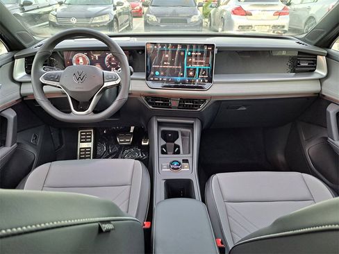 New 2026 Volkswagen Tiguan SE R-Line image 5