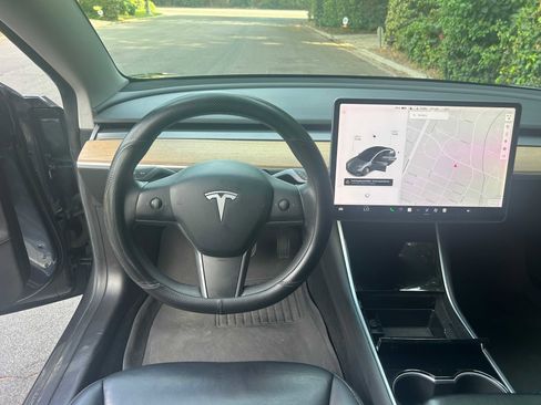 Used 2020 Tesla Model 3 Standard Range Plus image 19