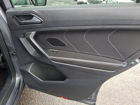 Used 2023 Volkswagen Tiguan SE w/ Panoramic Sunroof Package image 14