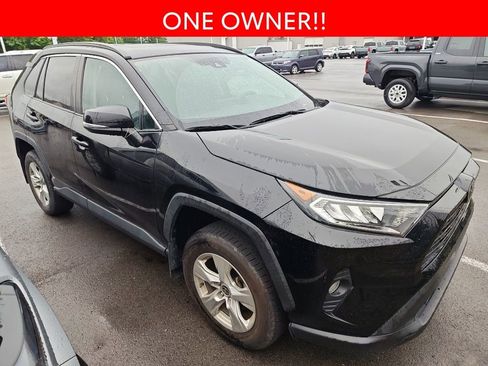 Used 2021 Toyota RAV4 XLE w/ Convenience Package FWD image 3