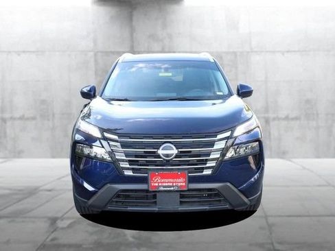 Certified 2025 Nissan Rogue SV w/ SV Premium Package FWD image 4