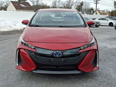 Used 2018 Toyota Prius Prime Premium image 2