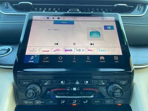 Used 2023 Jeep Grand Cherokee Limited w/ Luxury Tech Group II image 20