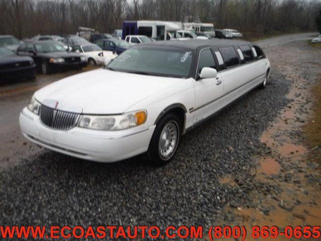 Used 2000 Lincoln Town Car Signature RWD image 3