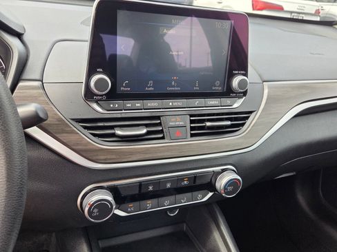 Used 2025 Nissan Altima 2.5 SV FWD image 18