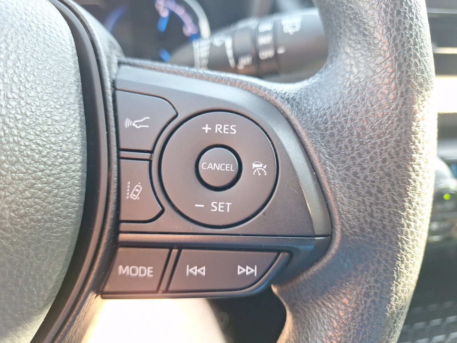 Used 2024 Toyota RAV4 XLE AWD/4WD image 21