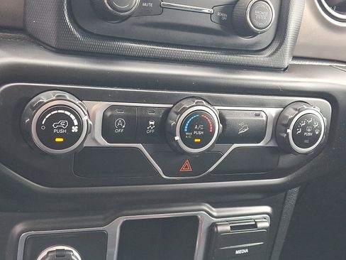 Used 2020 Jeep Wrangler Unlimited Sport AWD/4WD image 16