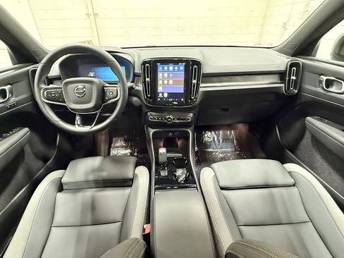 Used 2024 Volvo XC40 Recharge Core w/ Protection Package Premier image 31