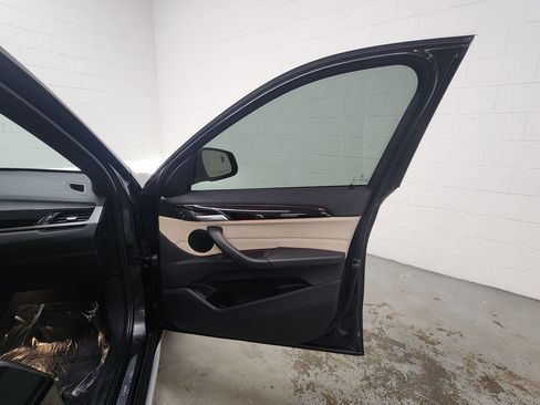 Used 2017 BMW X1 xDrive28i image 38