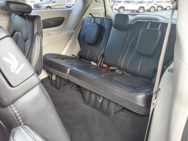 Used 2024 Chrysler Pacifica Touring-L FWD image 15