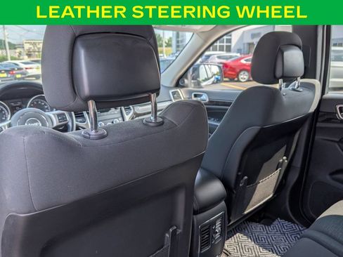 Used 2013 Jeep Grand Cherokee Laredo w/ Laredo E Group AWD/4WD image 17