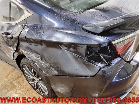 Used 2025 Lexus ES 300h w/ Premium Package FWD image 19