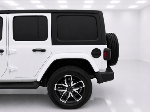 Used 2024 Jeep Wrangler Unlimited w/ Convenience Group AWD/4WD image 5