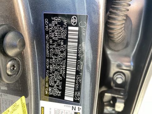 Used 2020 Toyota C-HR LE FWD image 34