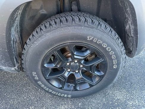 Used 2019 Jeep Cherokee Trailhawk image 9