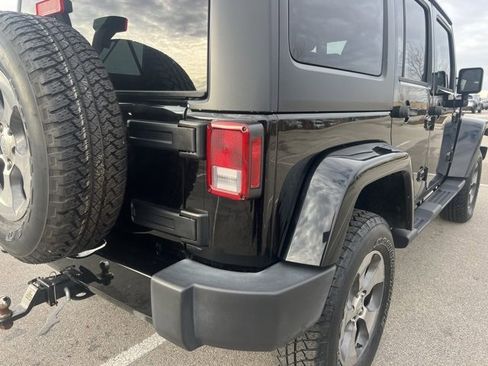 Used 2018 Jeep Wrangler Unlimited Sahara w/ Connectivity Group image 10