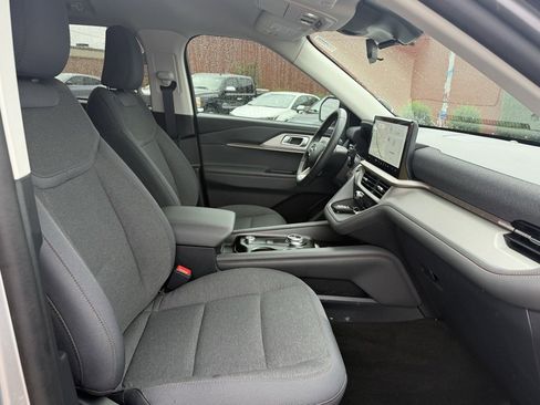 Used 2025 Ford Explorer Active image 33