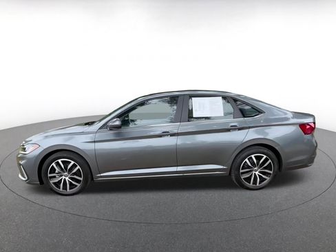 Used 2025 Volkswagen Jetta SE image 10