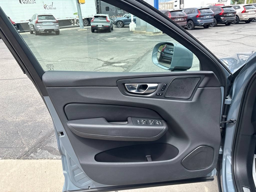 Certified 2023 Volvo XC60 B5 Plus AWD/4WD image 16