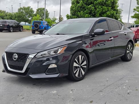 Used 2022 Nissan Altima 2.5 SV FWD image 3
