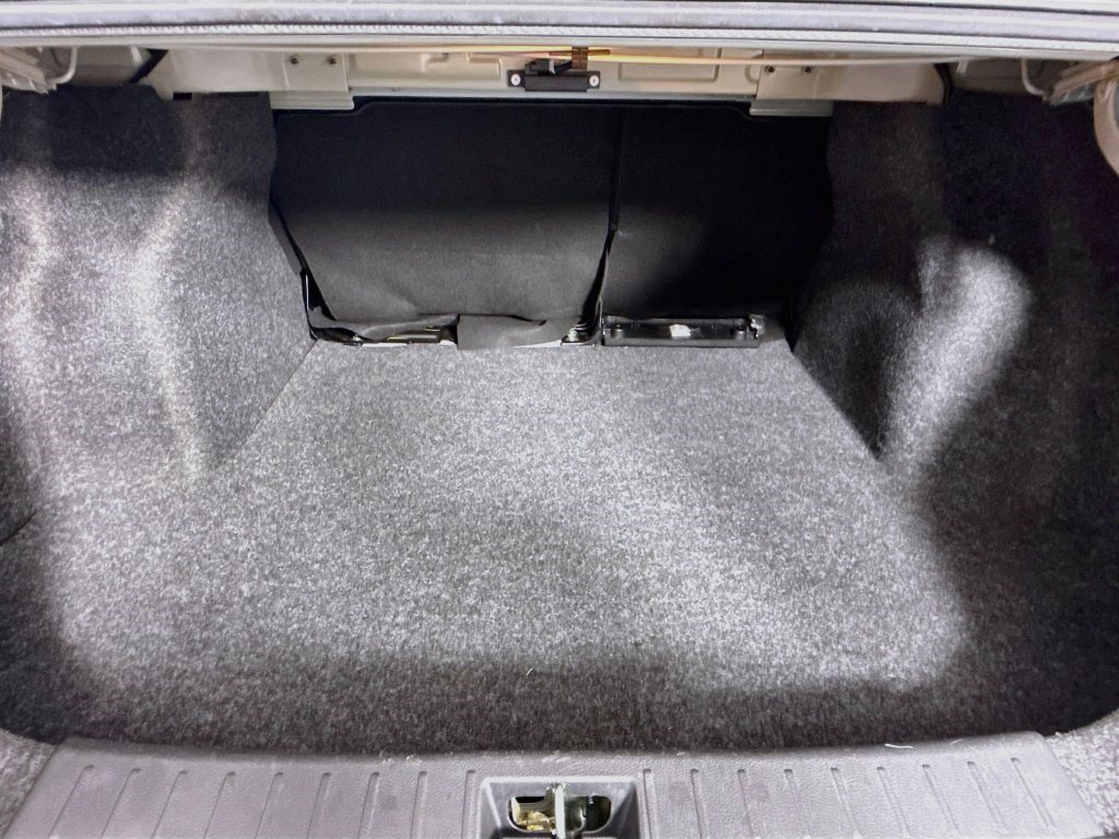 Used 2025 Nissan Versa SR FWD image 34