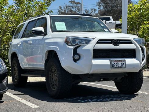 Used 2020 Toyota 4Runner SR5 Premium w/ Moonroof Package RWD image 4