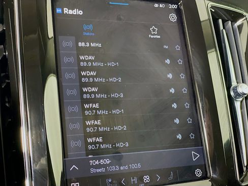 Used 2023 Volvo XC60 T8 Plus image 21