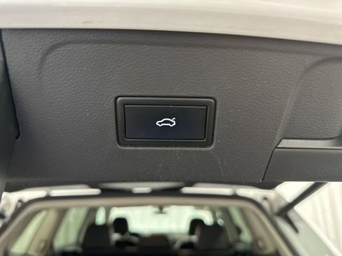 Used 2019 Volkswagen Atlas SE w/ Towing Package image 14