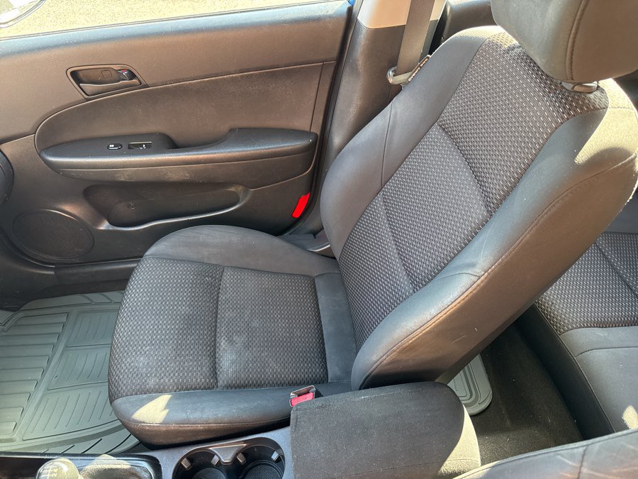Used 2012 Hyundai Elantra GLS FWD image 17