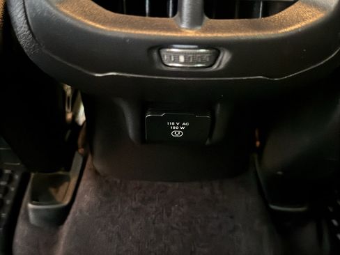 Used 2018 Jeep Cherokee Latitude Plus w/ Cold Weather Group AWD/4WD image 12
