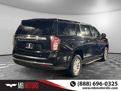 Used 2023 Chevrolet Suburban LT image 3