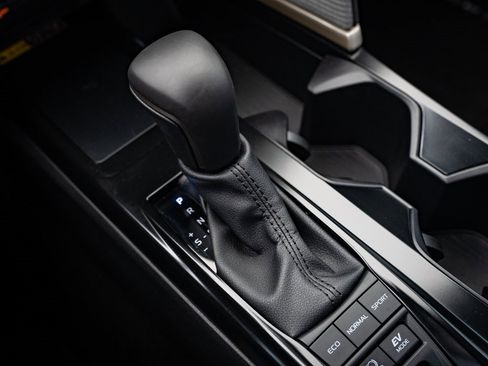 Used 2025 Toyota Camry SE image 29