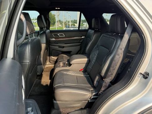 Used 2018 Ford Explorer Platinum AWD/4WD image 19