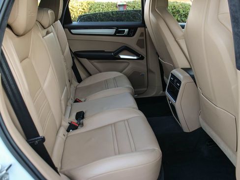 Used 2019 Porsche Cayenne Turbo AWD/4WD image 24