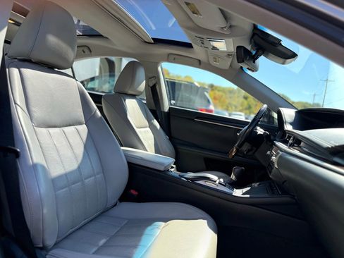 Used 2016 Lexus ES 350 ES 350 Sedan 4D image 28
