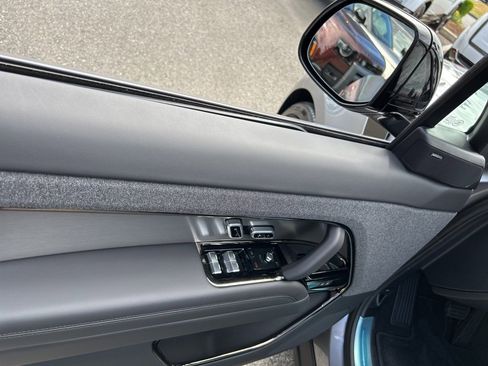 New 2025 Land Rover Range Rover Sport SE image 11